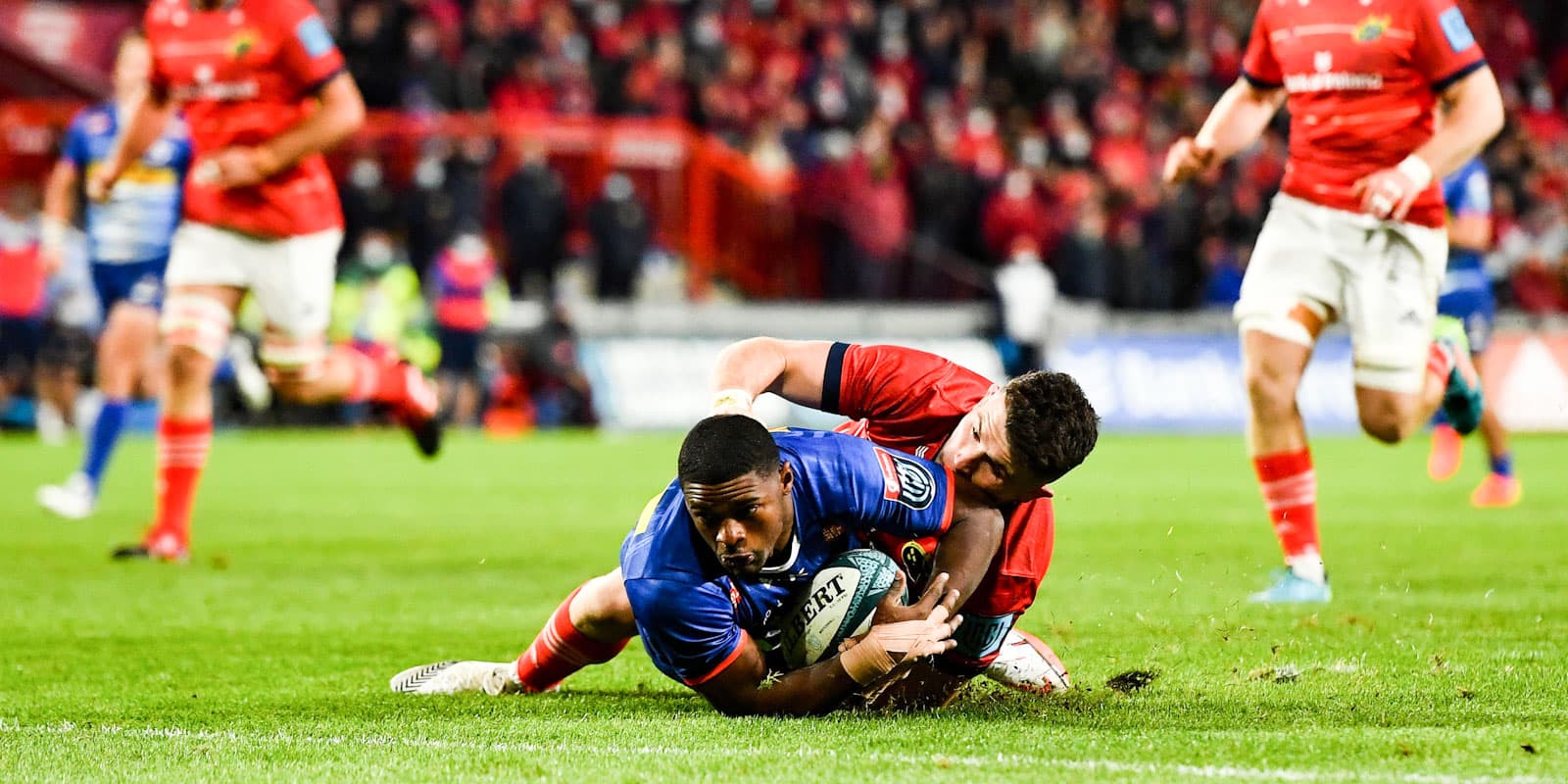 Munster surge past Stormers