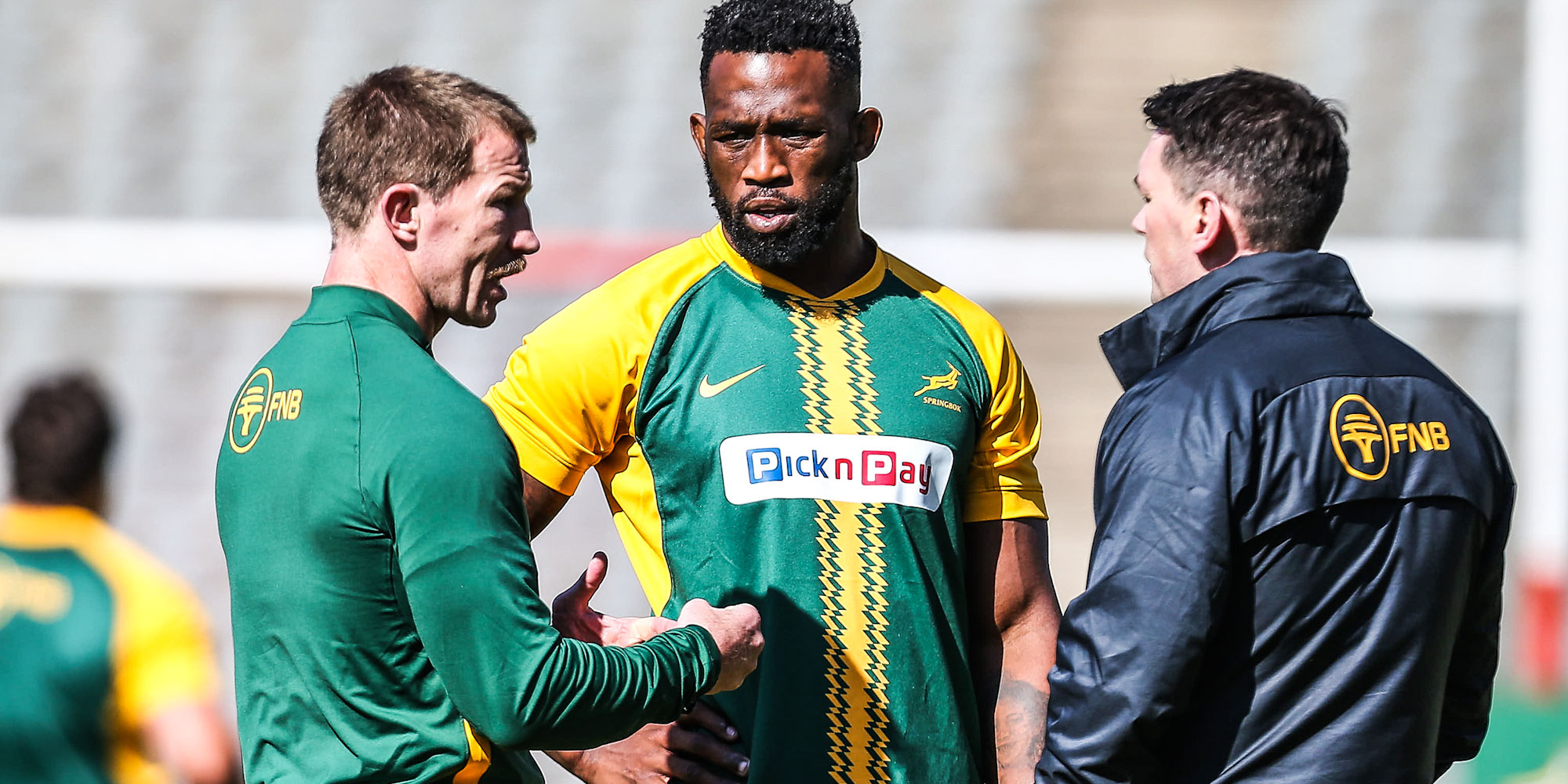 Siya Kolisi in conversation with Jerry Flannery and Andy Edwards during training.