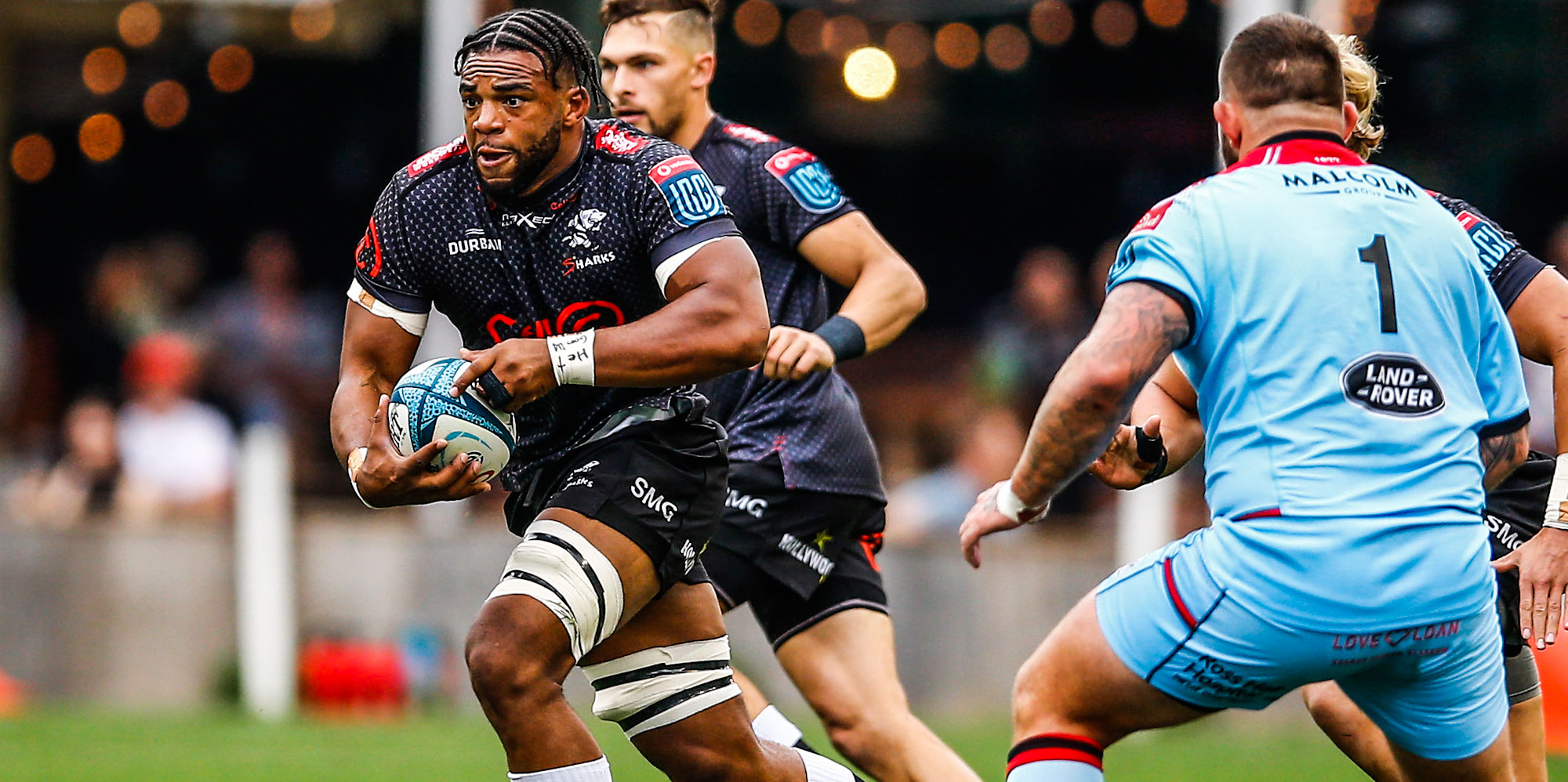 Vincent Tshituka on the charge for the Cell C Sharks.