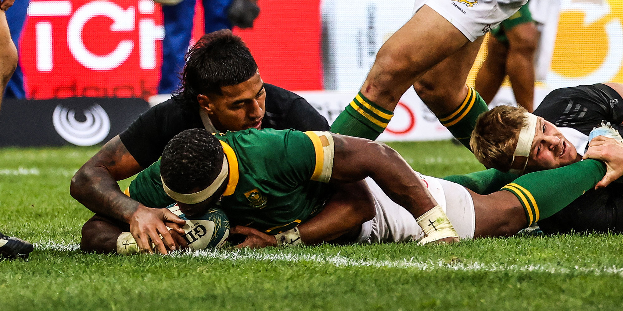 Siya Kolisi scored the first try of a pulsating Test.