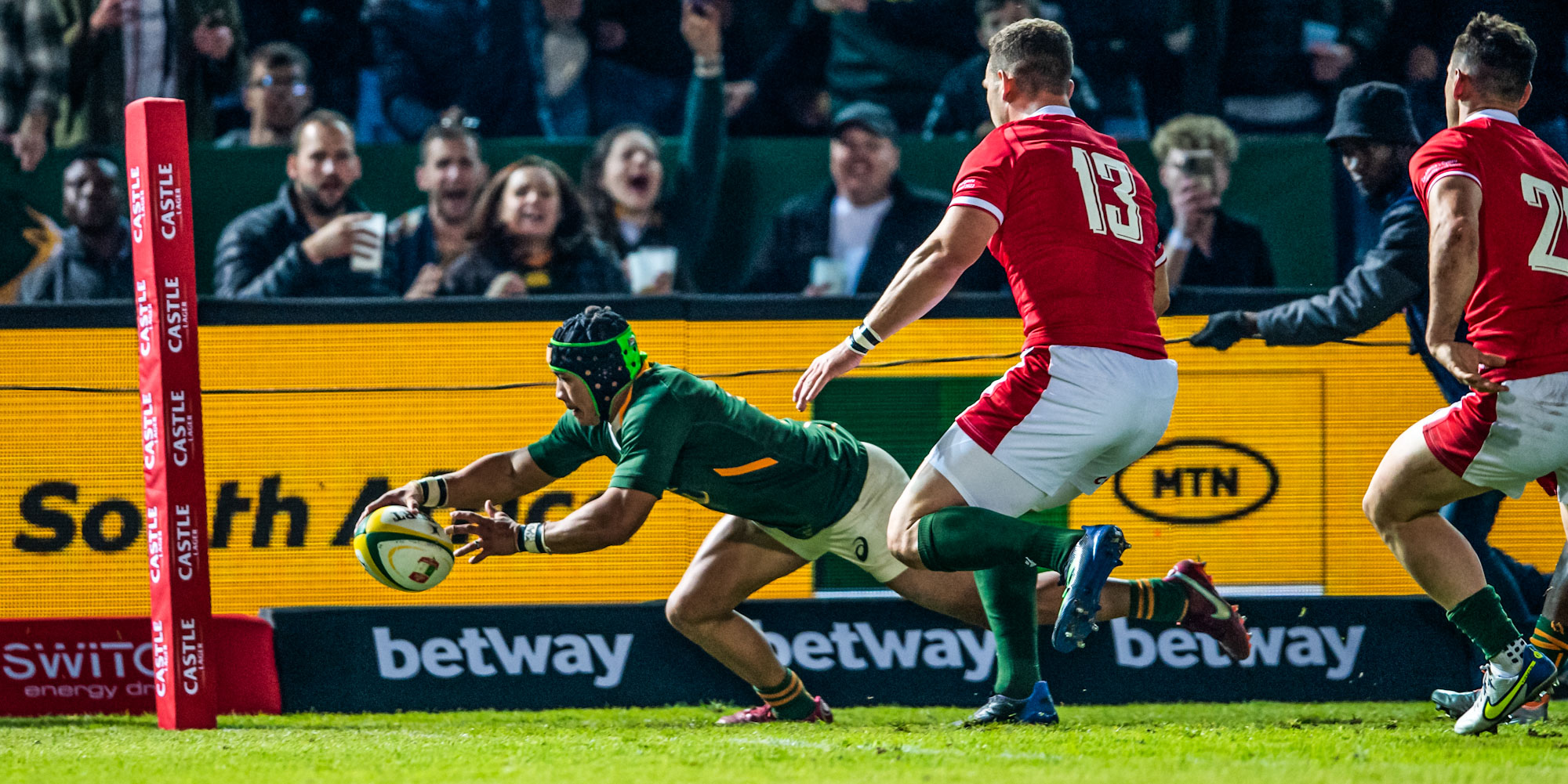 Cheslin Kolbe goes over for one of the Boks' four tries.