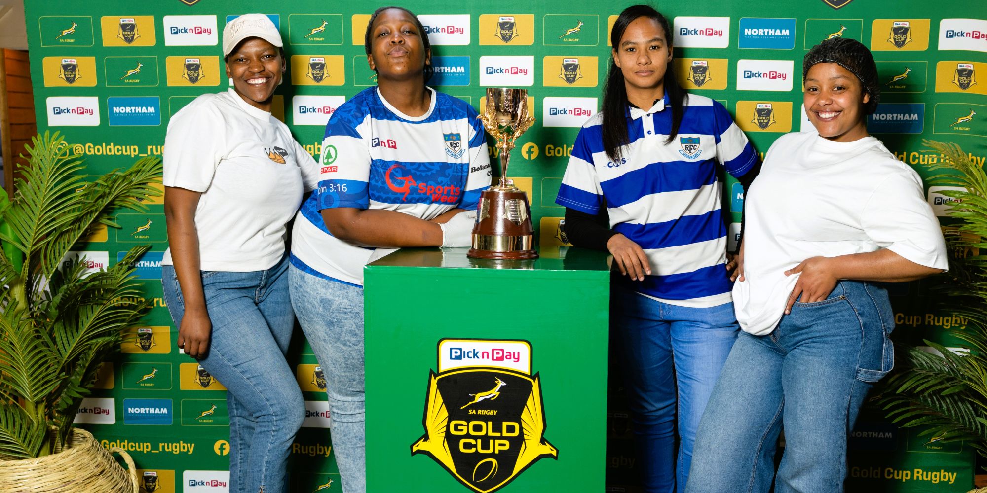 Supporters pose with the Gold Cup at the local Pick n Pay in Robertson last weekend.