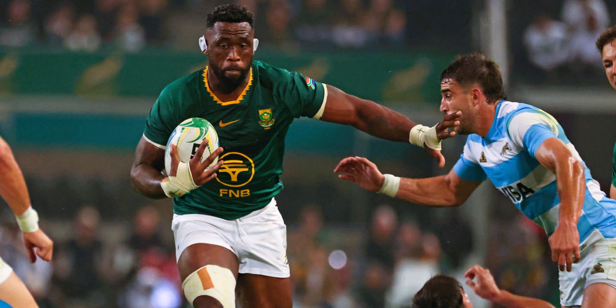 Siya Kolisi on the attack.