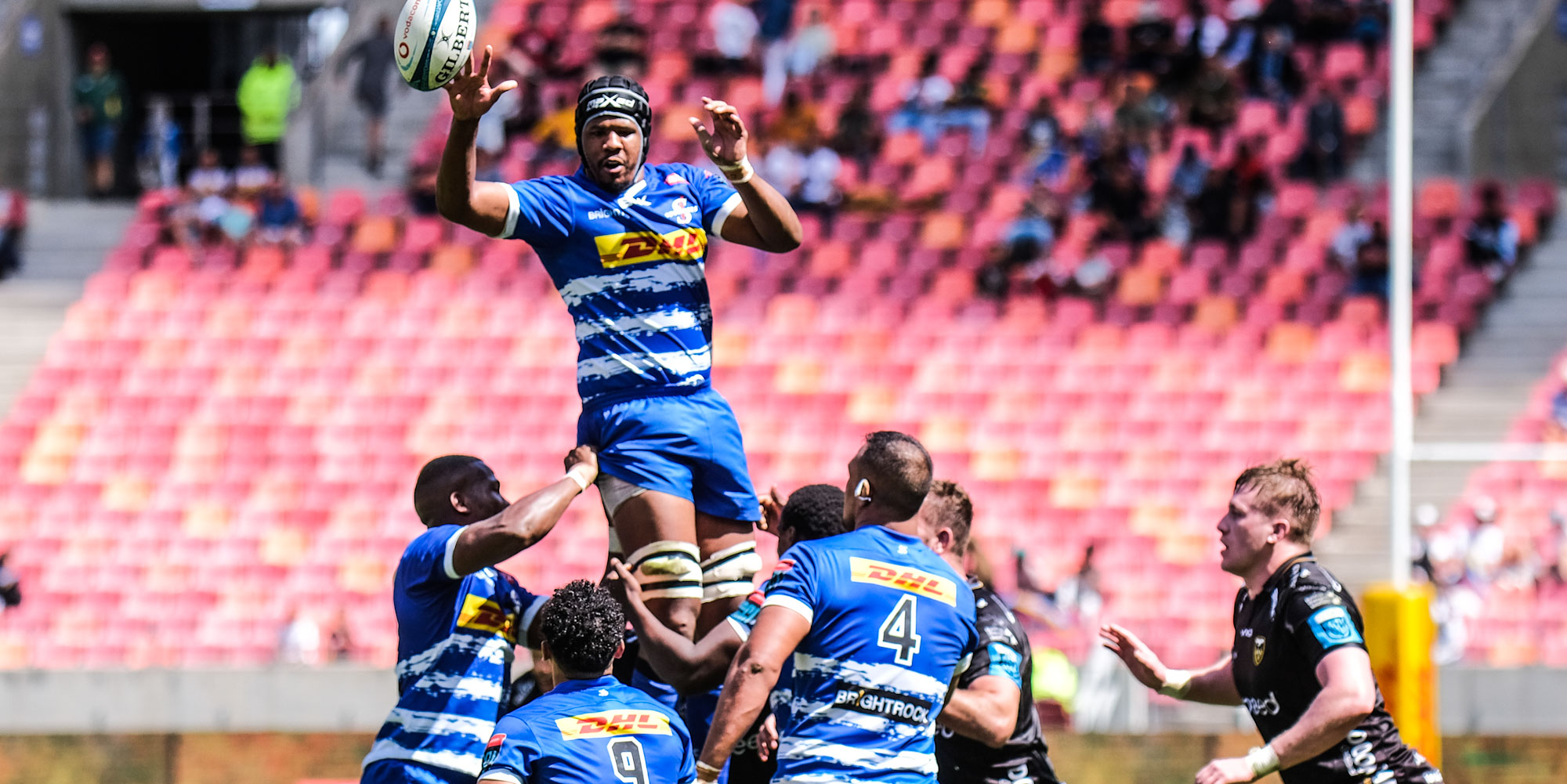 Marvin Orie standing tall in a lineout for the DHL Stormers.