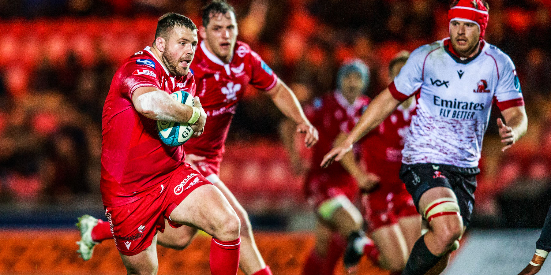 Rob Evans on the attack against the Emirates Lions.