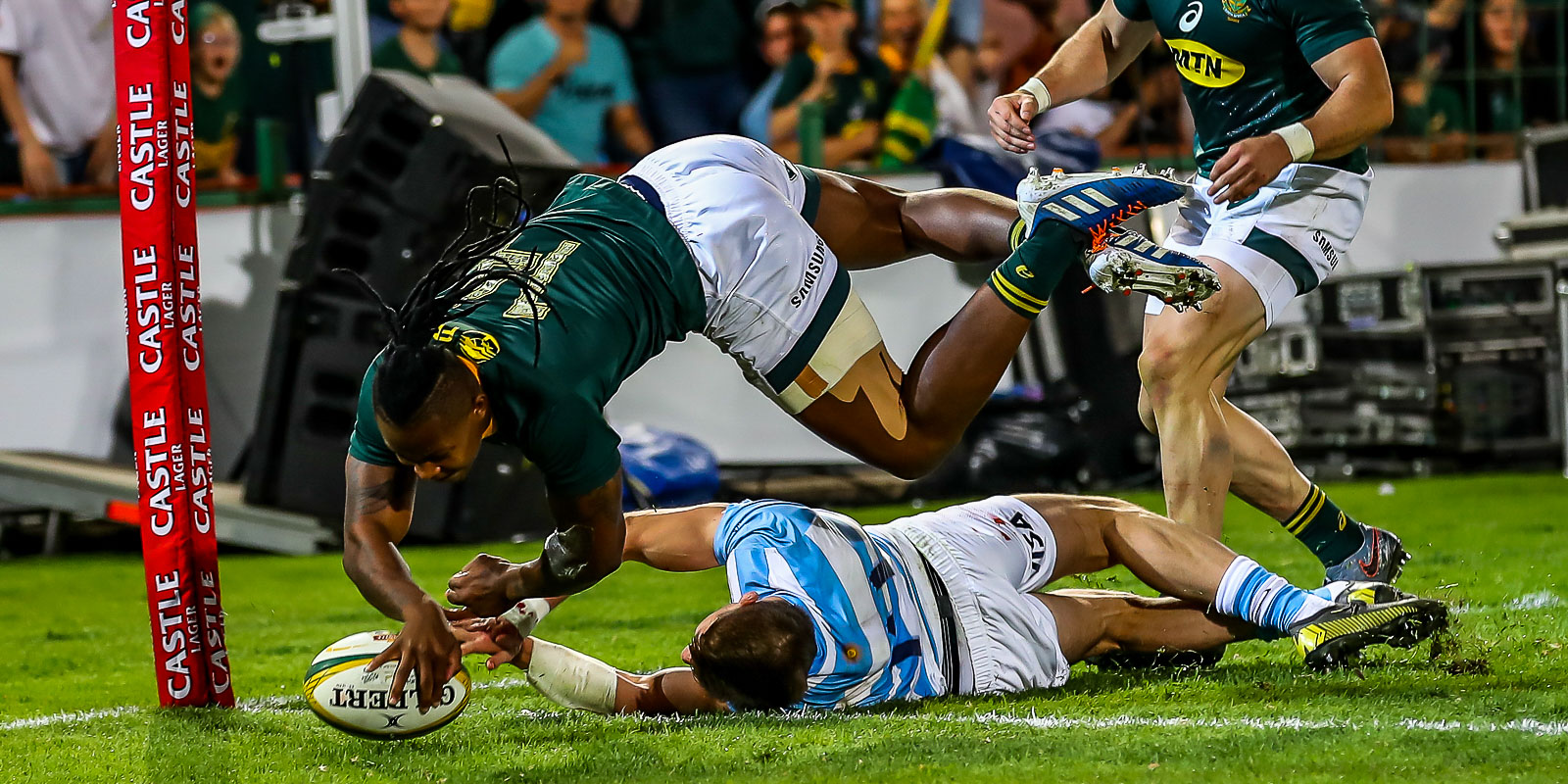 Sbu Nkosi goes over for a try the last time the Springboks played in front of crowds in South Africa, against Argentina in Pretoria in 2019.